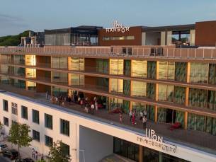 Upon Harbor - Seixal Bay Hotel