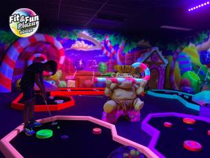 Entree Glow Minigolf bij Fit & Fun Plaza
