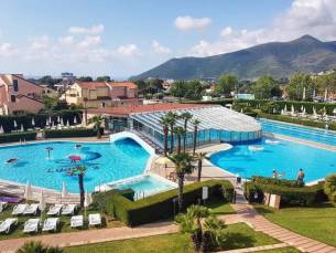 8 daagse vliegvakantie naar Loano 2 Village in loano, italie
