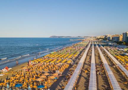 Geniet van een strandvakantie aan de Adriatische Zee in Rimini in een hotel dichtbij het strand en het centrum! O.b.v. halfpension