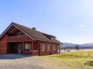 Storhytta | 16p | Norwegian nostalgia by the water