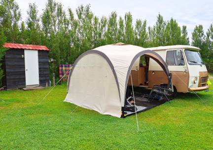 Kampeerplaats 13 met privé sanitair