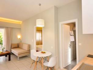 Aparthotel Theoxenia