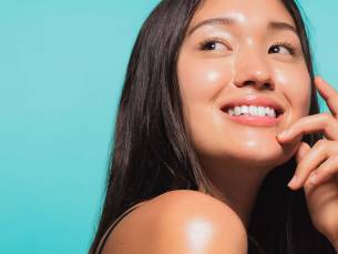 Gezichts- of wenkbrauwbehandeling naar keuze