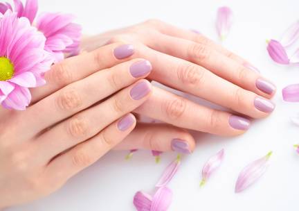 Manicurebehandeling + gellak of BIAB