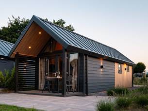FLASHDEAL! ⚡ WEGENS SUCCES VERLENGD! Geniet in een volledig ingerichte Tiny House Berg Lodge of vakantiehuis in Zuid-Limburg nabij Maastricht en Valkenburg!