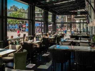 STUNT! ⚡️ Verblijf in een luxe 4*-hotel direct aan de markt in hartje Den Bosch incl. ontbijt en borrelplank