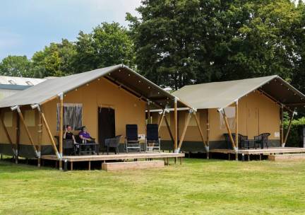 Safaritent voor 6 personen met badkamer op park Rhederlaagse Meren
