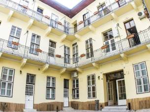 Central Hotel 21