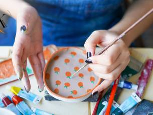 Workshop keramiek beschilderen (2,5 uur) + 2 items naar keuze + koffie/thee