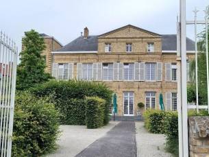 STIJLVOL 18e-eeuws herenhuis in Veurne, West-Vlaanderen nabij de kust incl. ontbijt en diner!