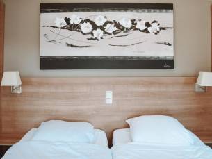 2 + 2-person Hotel room