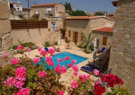 Porfyrios Country House