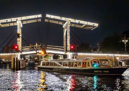 Rondvaart Amsterdam Light Festival + evt. snackbox (90 min)