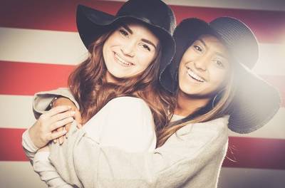 Fotoshoot met familie of vrienden incl. 1 óf 3 afdrukken + waardebon bij PicturePeople Fotostudios op 7 locaties
