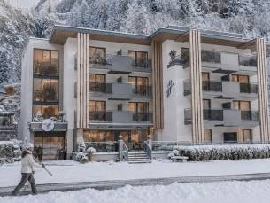 Hotel Vier Studios & Restaurant
