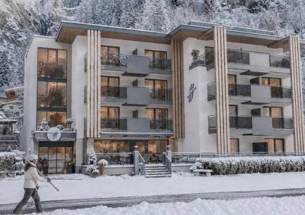 Hotel Vier Studios & Restaurant