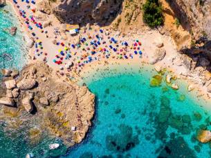 Heel Sardinië rond tijdens een prachtige fly & drive met verblijf in 3 of 4*-hotels incl. vlucht, ontbijt en huurauto