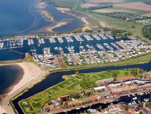 FLASHDEAL! ⚡ OOK BOEKBAAR MET OUD EN NIEUW! ???? Verblijf in een DELUXE kamer met zeezicht in een Beach Hotel direct aan het strand in Zuid-Holland incl. ontbijt + GRATIS parkeren