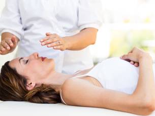 Reikibehandeling (60 min) + evt. balanstherapie (15 min) of shiatsumassage (75min)