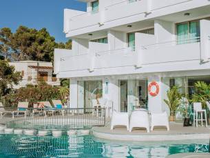 8 daagse vliegvakantie naar Marina Playa in san antonio, spanje