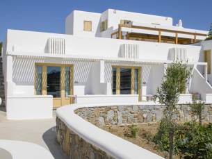 Magisch Mykonos! Verblijf in typisch Grieks hotel in Platis Yalos nabij het strand incl. vlucht en huurauto