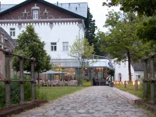 Verblijf in een uniek 13e-eeuws 4*-kasteelhotel in Limburg incl. ontbijt en 2-gangendiner!