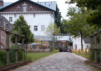 Verblijf in een uniek 13e-eeuws 4*-kasteelhotel in Limburg incl. ontbijt en 2-gangendiner!