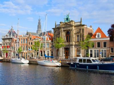 Verblijf in historisch Haarlem nabij Zandvoort & Bloemendaal incl. ontbijt en NS treinretour