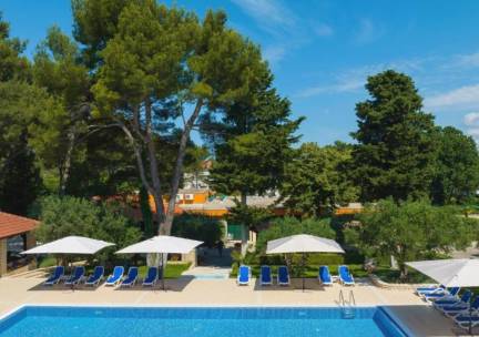 Sfeervol hotel omringd door de natuur aan de Dalmatische Kust van Zadar! Incl. vlucht, ontbijt en huurauto