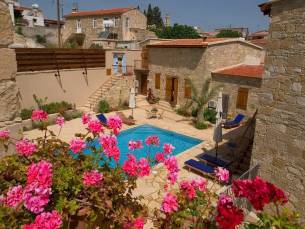 Porfyrios Country House