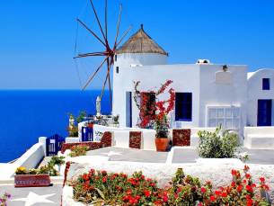 Ontspannen zonvakantie aan het zwembad of strand op Santorini incl. vlucht, hotel & transfer