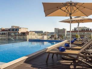 STUNT! ⚡ Stedentrip naar Lissabon met verblijf in een LUXE 4*-hotel met rooftop pool incl. vlucht