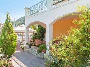 Athesis Hotel Apartments (voorheen Iris)