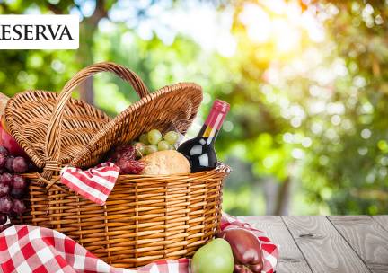 Goedgevulde picknickmand bij Reserva