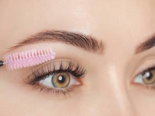 Wimperlift + evt. verven of complete wenkbrauwbehandeling