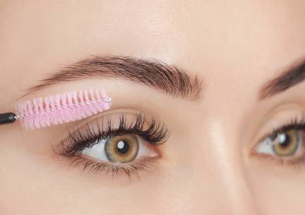 Wimperlift + evt. verven of complete wenkbrauwbehandeling