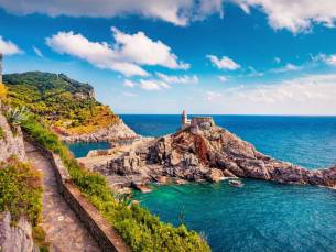 Kleurrijke Fly & Drive langs de Bloemenrivi&egrave;ra en Cinque Terre Itali&euml;, incl. vlucht, ontbijt en huurauto
