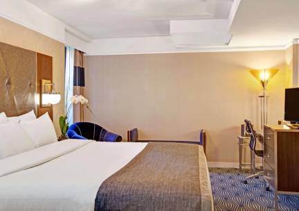 The New Yorker Hotel by Lotte Hotels