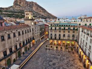Genieten in Alicante met historische en culinaire tapastour! Incl. vlucht, transfer en ontbijt