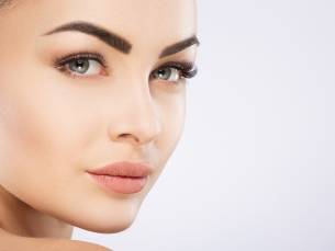 Wimperextensions of wenkbrauwshaping + henna brows