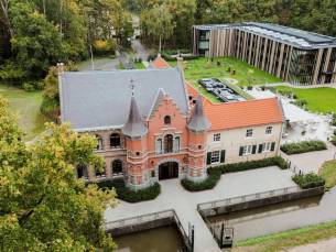 Verblijf als eerste in een DELUXE kamer in een charmant 4*-kasteel in Den-Bosch, gerestaureerd in LUXE stijl incl. ontbijt & verwenpakket!