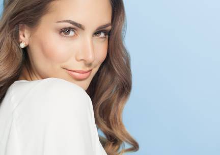 Gezichtsbehandeling (60 min), PMU-behandeling naar keuze of henna brows