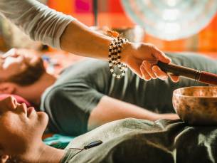 Stiltewandeling of andullatietherapie of -massage en evt. klankschaalmeditatie of-massage