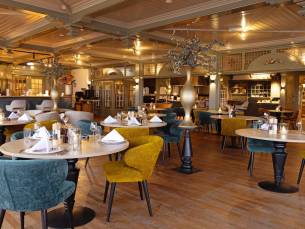 75 EURO DINER DEAL! ⚡ Verblijf op een TOP LOCATIE in het gezellige Volendam incl. ontbijt & 2-gangendiner + GRATIS wijnproeverij aan huis!