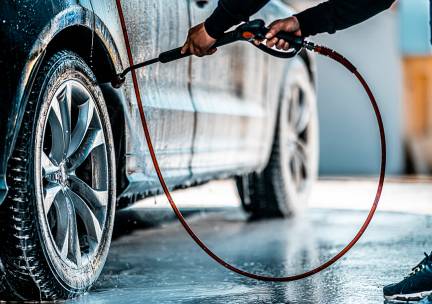 Uitgebreide autowasbeurt bij Wasstraat & Autobedrijf Wemmenhove