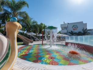 Hotel Nicholas Color