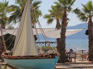 ???? KNAL ACTIE! Vroegboeking Zomer 2026! Knus hotel direct aan het strand van de Albanese Rivièra incl. vlucht, ontbijt en huurauto!