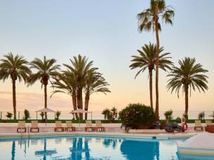 Geniet van een winterzonvakantie aan het strand van Tenerife, inclusief vlucht, transfer en ontbijt of halfpension