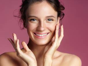Gezichtsbehandeling of microneedling-behandeling naar keuze (60 min)